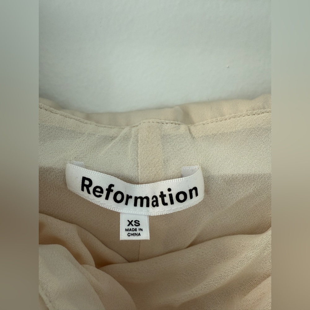 Reformation | Maves Dress Off-Shoulder in Off-White Cream Almond Size XS - Picture 4 of 8